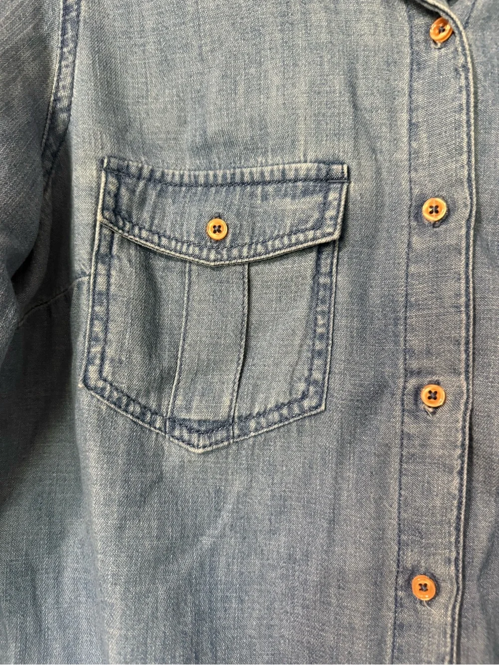Kut from the Kloth Light Cotton Blend Denim Button-Up Shirt- S